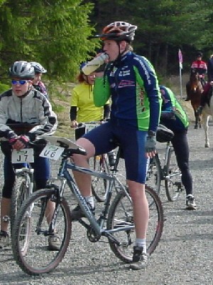 Benjamin Michael bei der St&auml;rkung vor dem Start